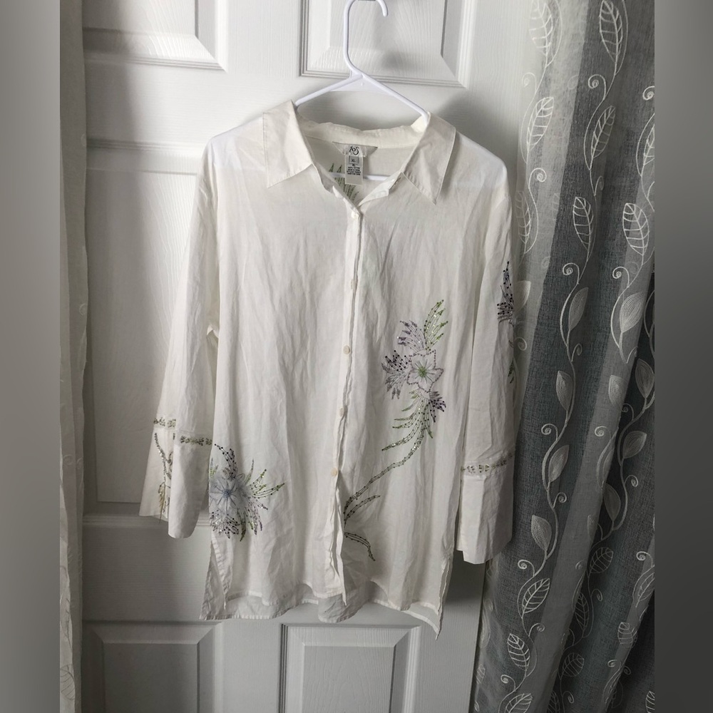 IOS Floral Embroidered White Button-Up Shirt women size XL 100% cotton
